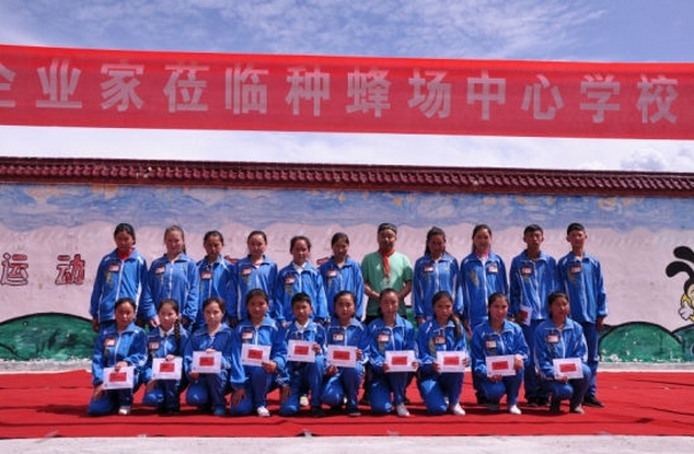 江苏常州企业奔赴万里捐助尼勒克困难儿童